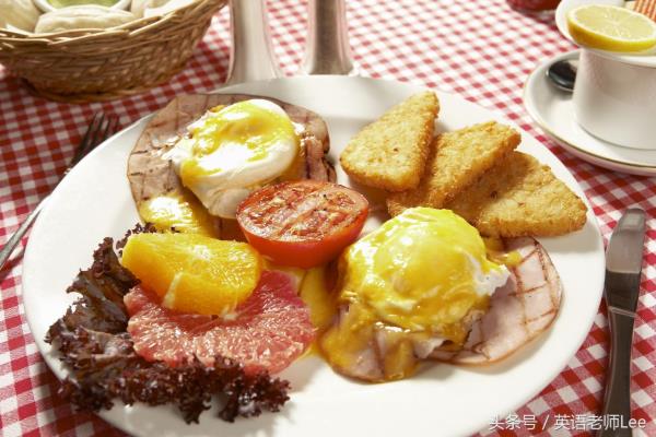 早餐用英语怎么说breakfast.