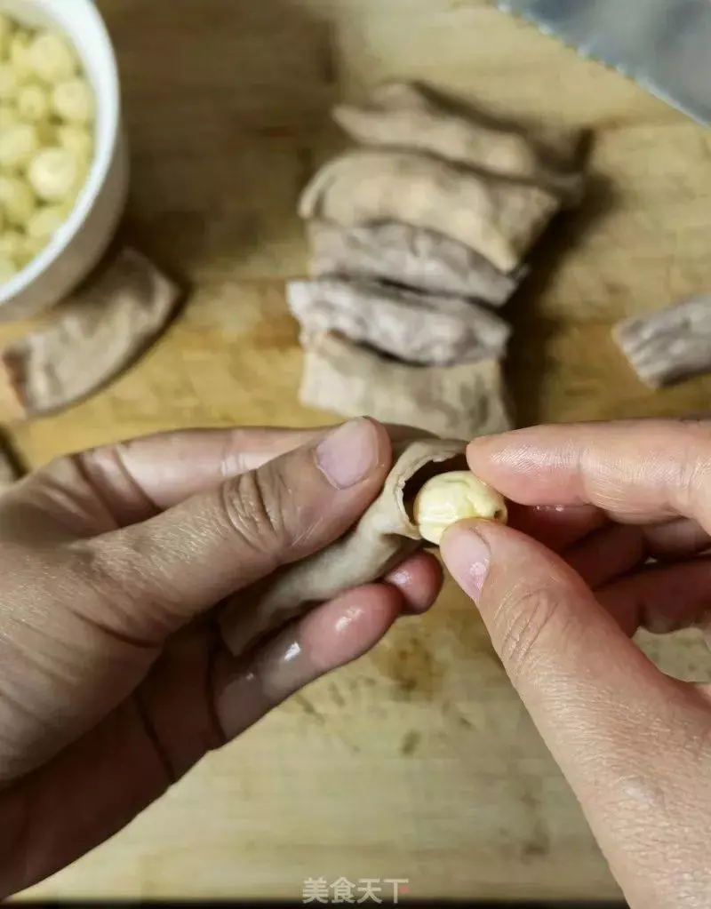小肠灌莲子汤加什么一起炖(6)