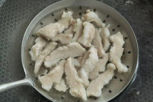 小肠灌莲子汤加什么一起炖.