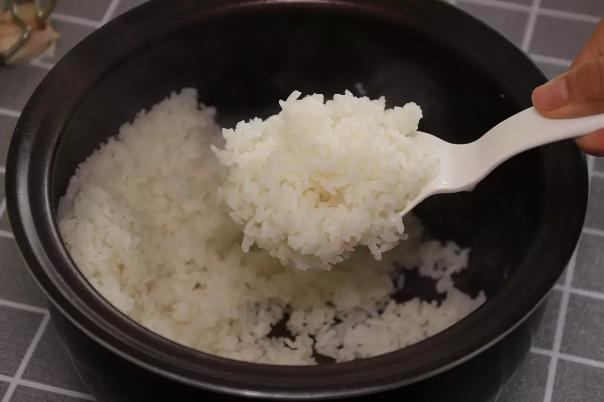 泡大米用热水还是冷水(6)