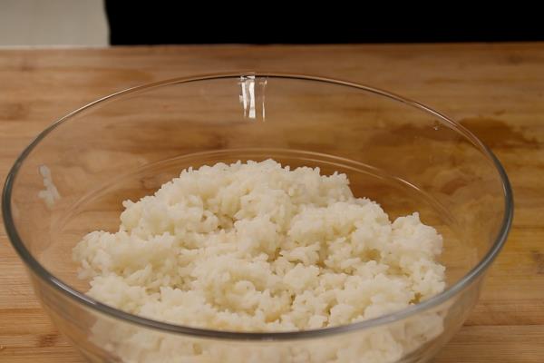 泡大米用热水还是冷水.