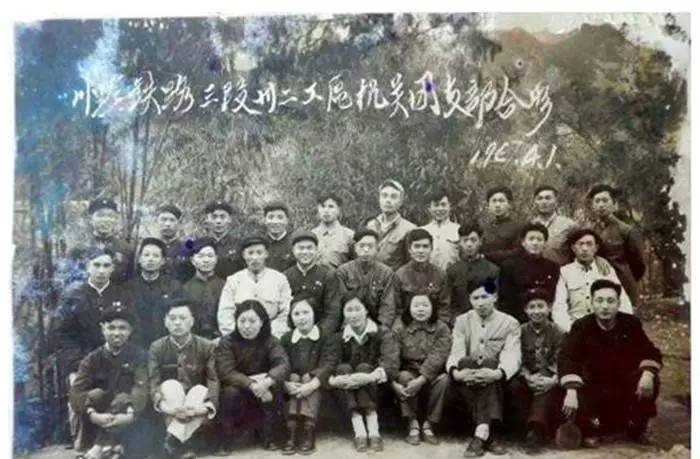 川黔铁路是哪一年建成的(1)