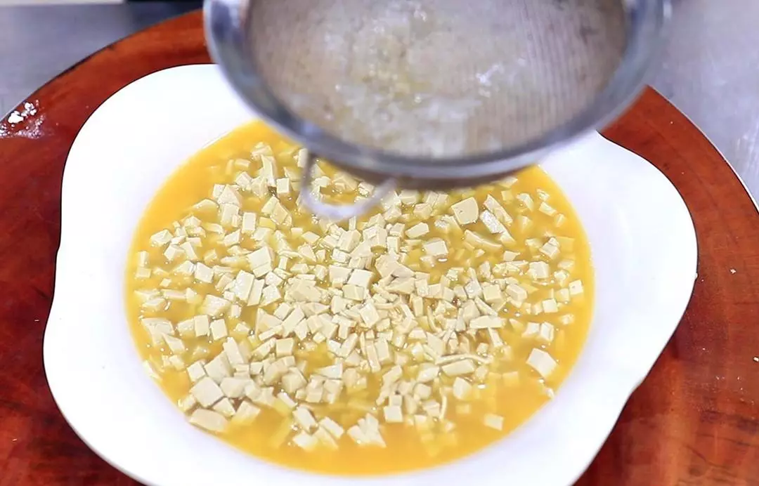 豆腐鸡蛋羹怎么蒸出来又嫩又滑(4)