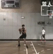 打篮球大前锋是干什么的(3)