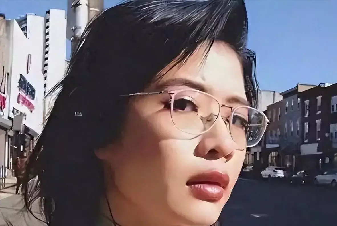 许可馨的背景真的没人敢动吗(1)