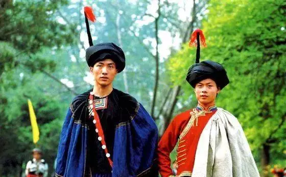 黑彝和白彝的区别现在穿内裤吗(5)