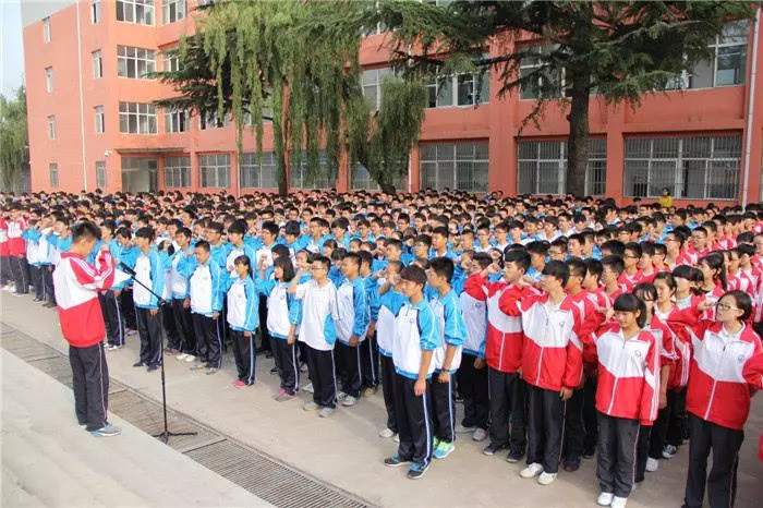 莱芜四中和凤城高中哪个好(1)