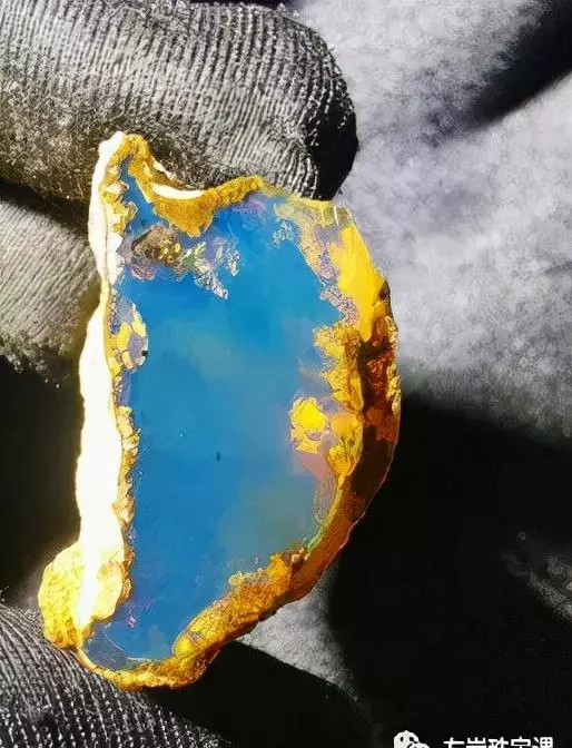 蓝琥珀产地哪里的最好(5)